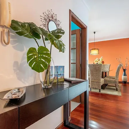 Apartment Ferienwohnung Fuer 4 Personen Ca 110 Qm In Funchal, Madeira Und Umgebung *